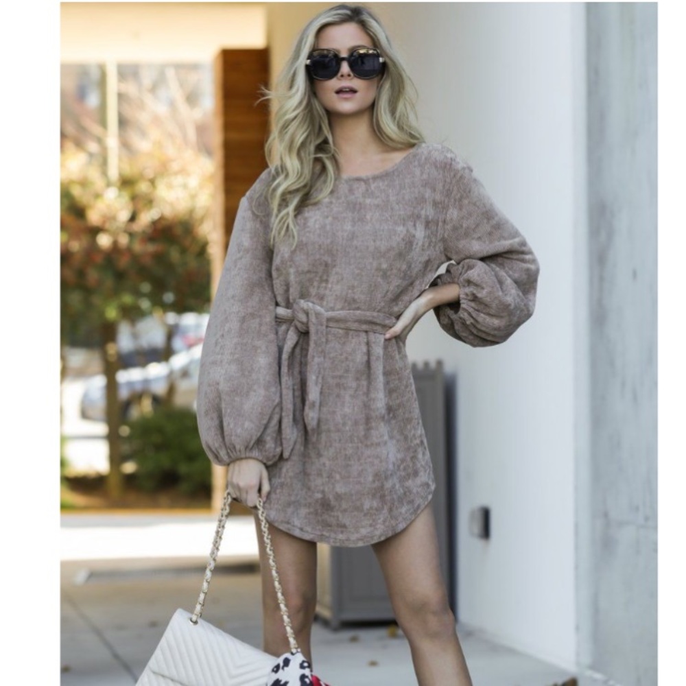 NWOT Bell sleeve champagne dress